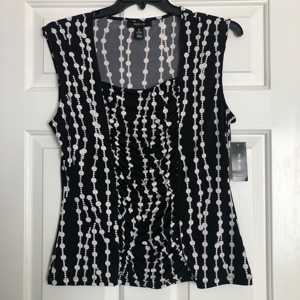 Style&co. Blouse Women’s size XL Black & White Geometric Pattern Sleeveless NWT
